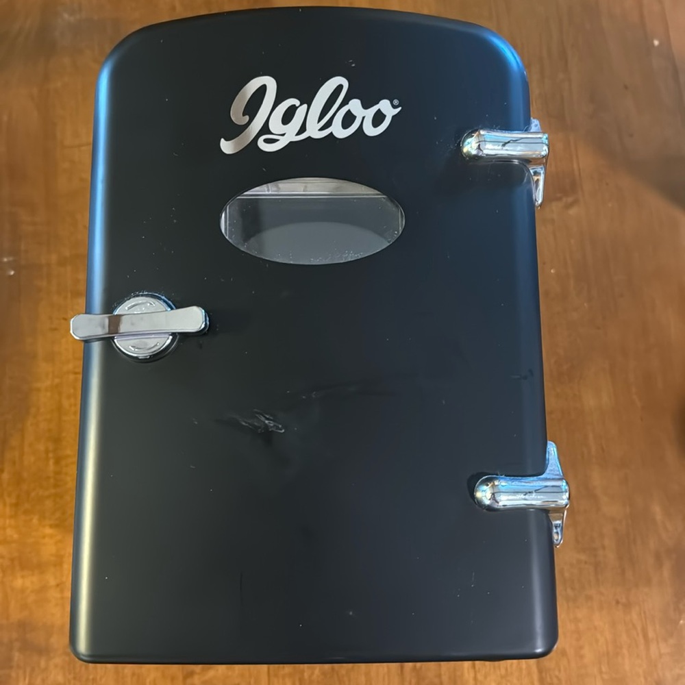 Igloo Mini Retro Fridge